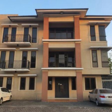 Oyo 93109 Garden Homestay 1 Tpr Surabaya Esterno foto
