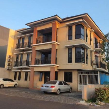 Oyo 93109 Garden Homestay 1 Tpr Surabaya Esterno foto