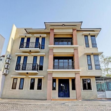 Oyo 93109 Garden Homestay 1 Tpr Surabaya Esterno foto