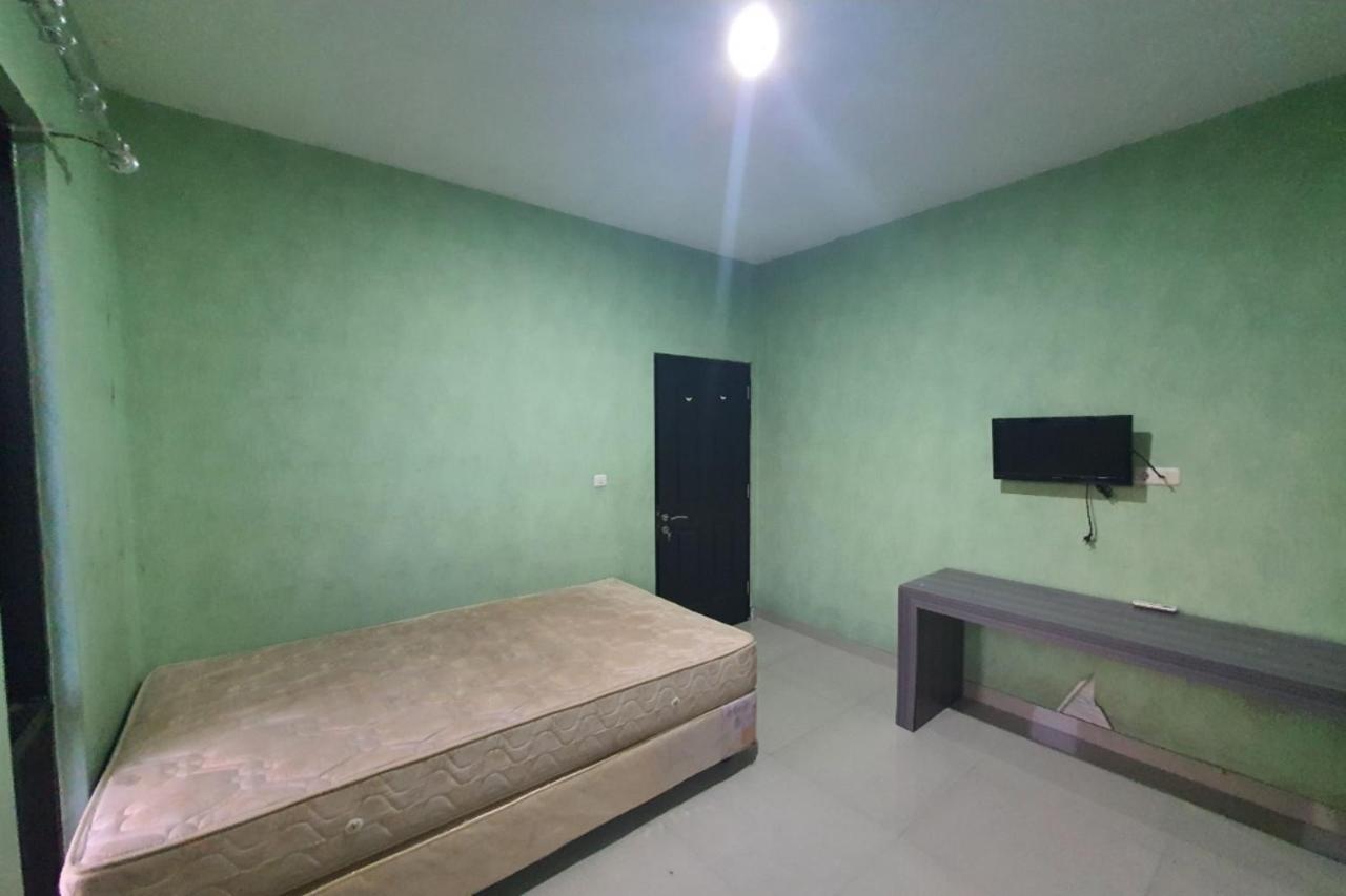 Oyo 93109 Garden Homestay 1 Tpr Surabaya Esterno foto