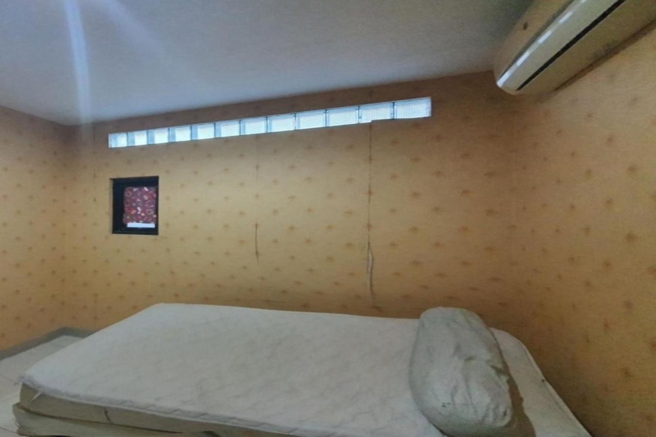 Oyo 93109 Garden Homestay 1 Tpr Surabaya Esterno foto